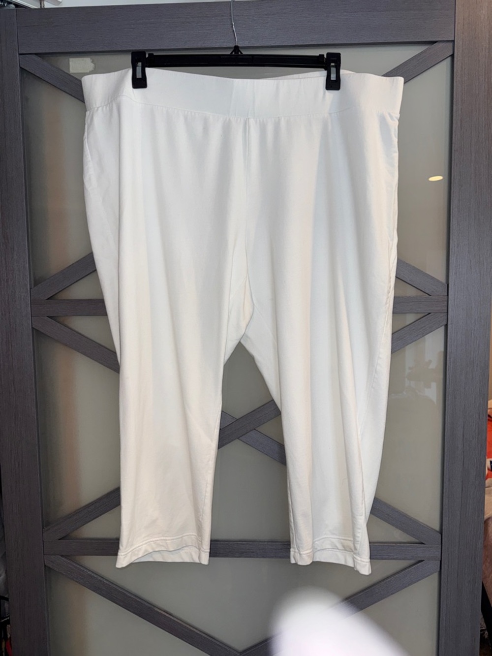 J. Jill White Slim 
Leg Cropped Pants